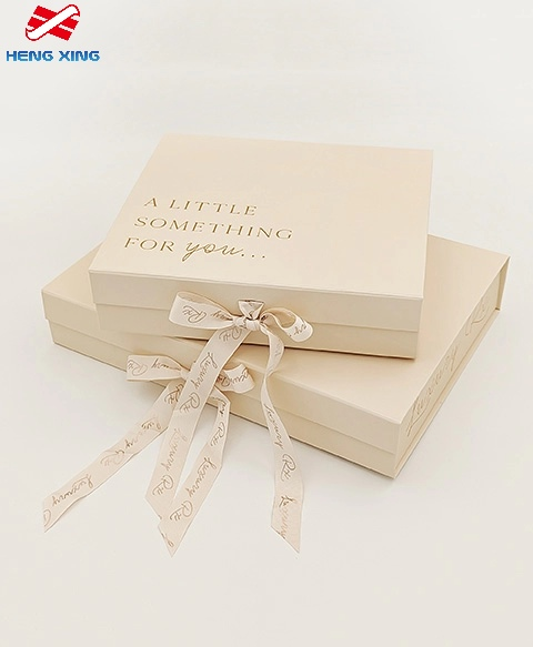 geschenkdoos met deksel met magnetische sluiting